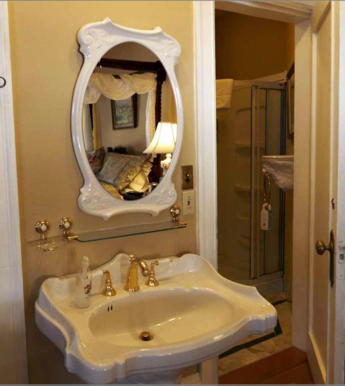 Edgewood Manor Inn Bed And Breakfast Providence Habitación foto